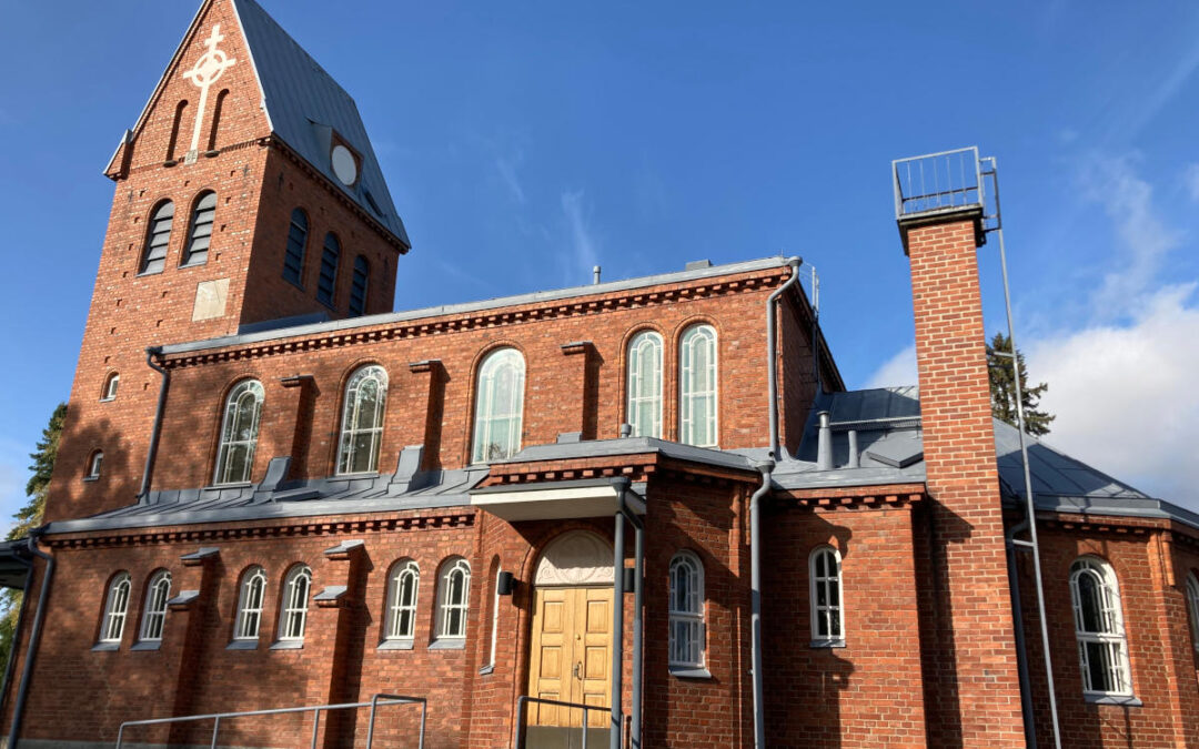 Asiakastarina: Pirkkalan seurakunnan energiatehokkuustoimet seurakuntatalolla ja Vanhan kirkon kiinteistöissä